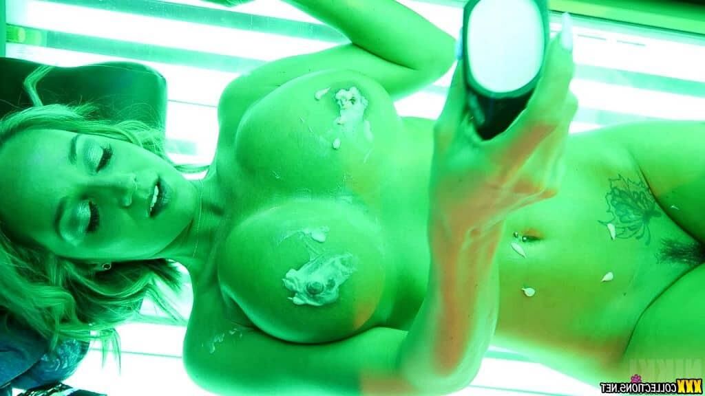 GREEN