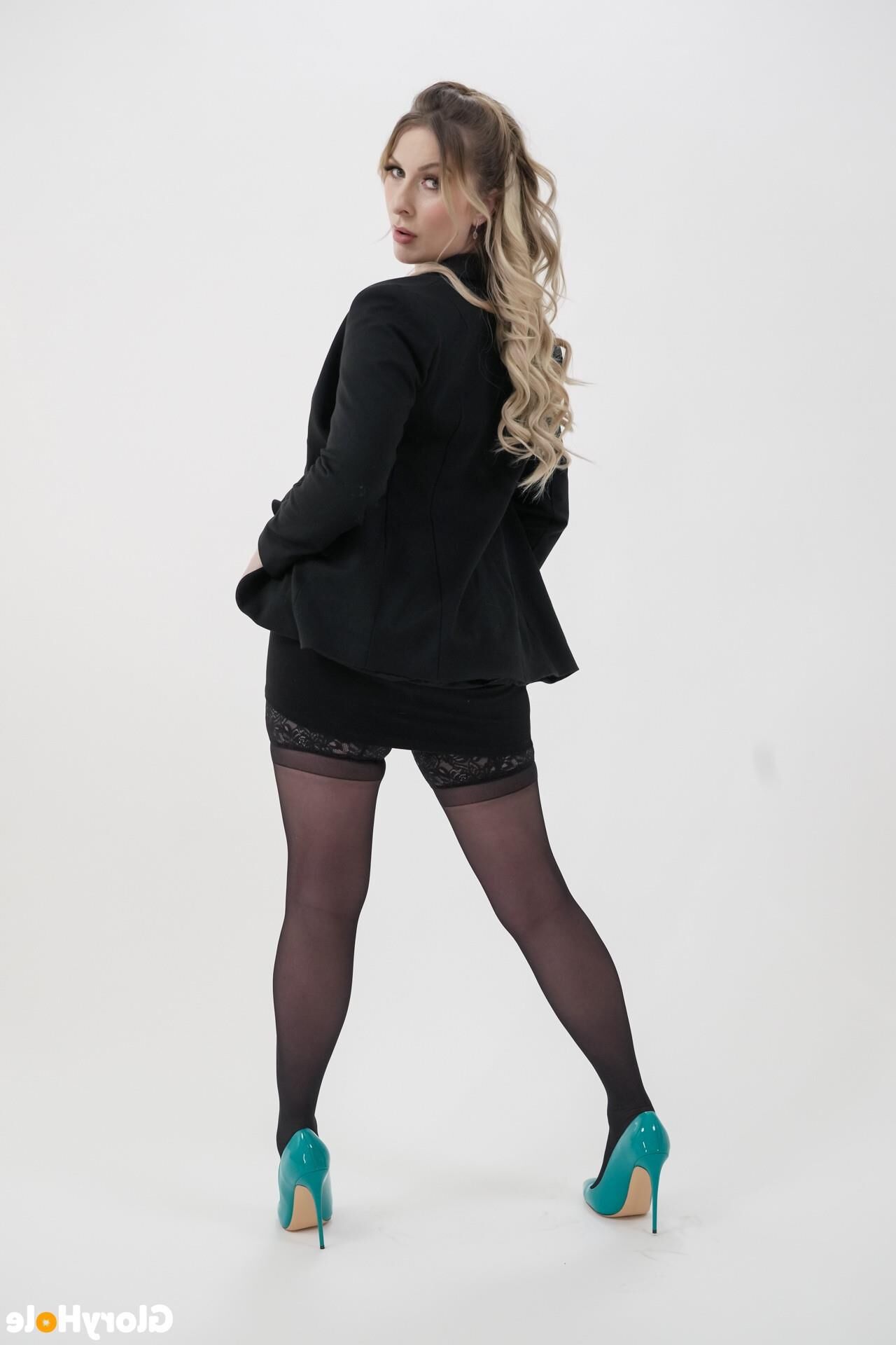 Sydney Paige Yo prend une charge