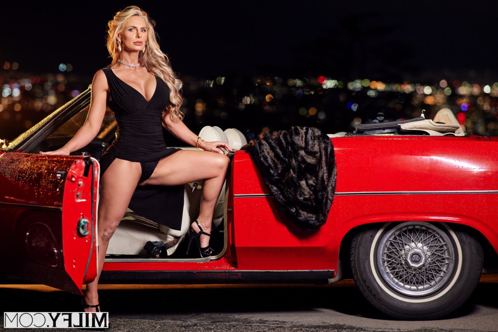 Milfy Phoenix Marie, Hollywood Cash