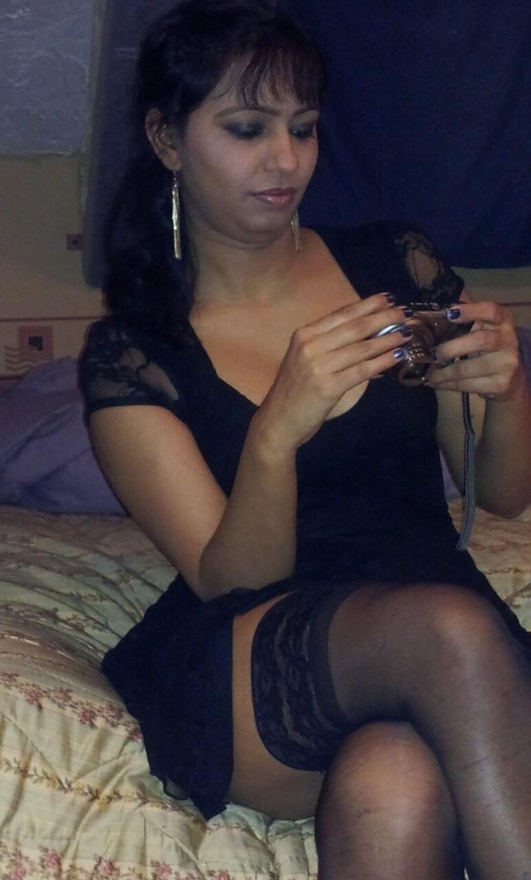 Femme nri indienne excitée