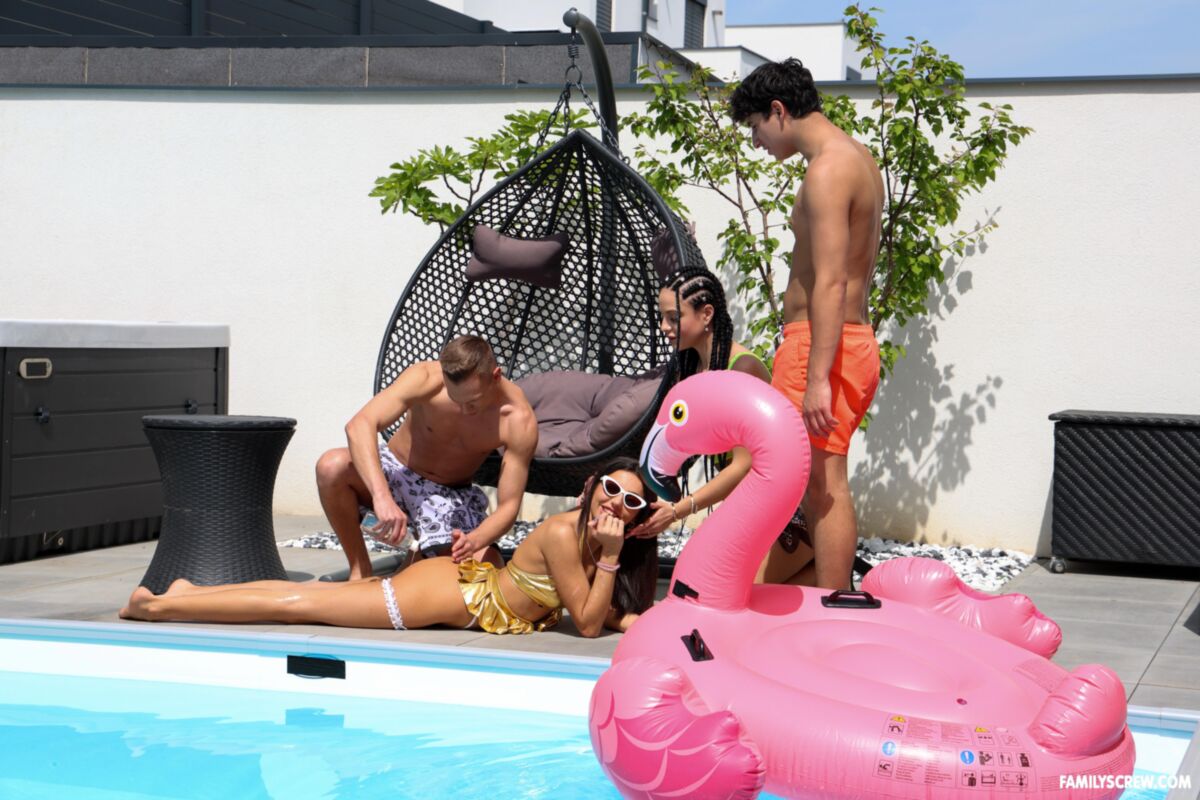 Mia Trejsi Yo、Mini Mitzix Yo、Linda Caprice Yo Party Pt