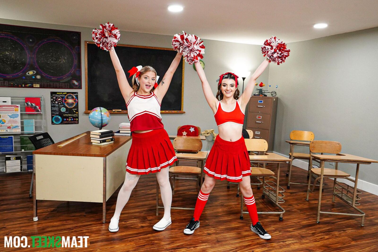 Jill Taylor Yo, Julia James Yo the Cheerleaders Fate cremoso