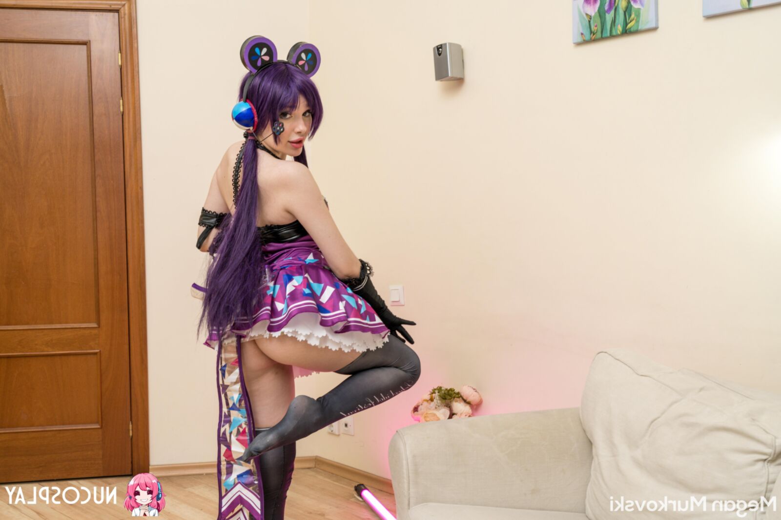 Megan Murkovski yo Guy Gives His Best To Please Gamer Girl
