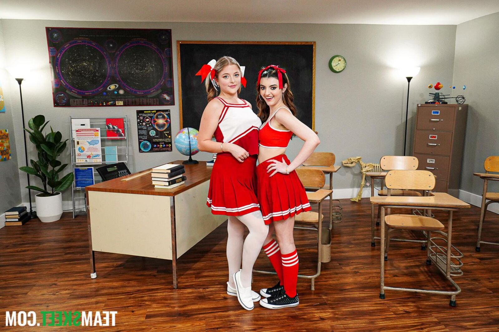 Jill Taylor Yo, Julia James Yo the Cheerleaders Fate cremoso