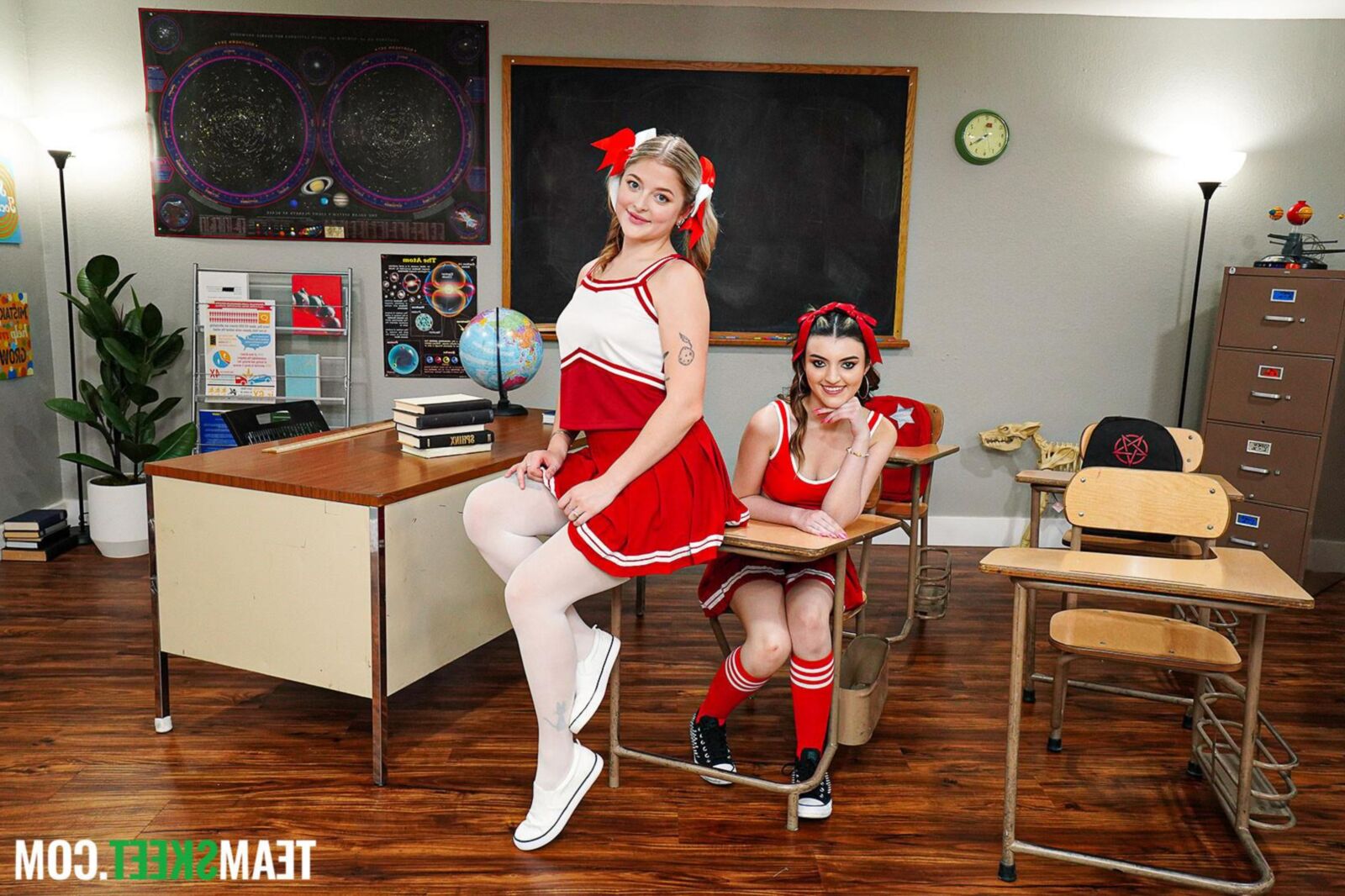 Jill Taylor Yo, Julia James Yo the Cheerleaders Fate cremoso