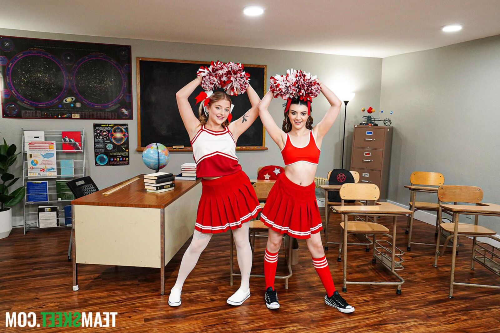 Jill Taylor Yo, Julia James Yo the Cheerleaders Fate cremoso