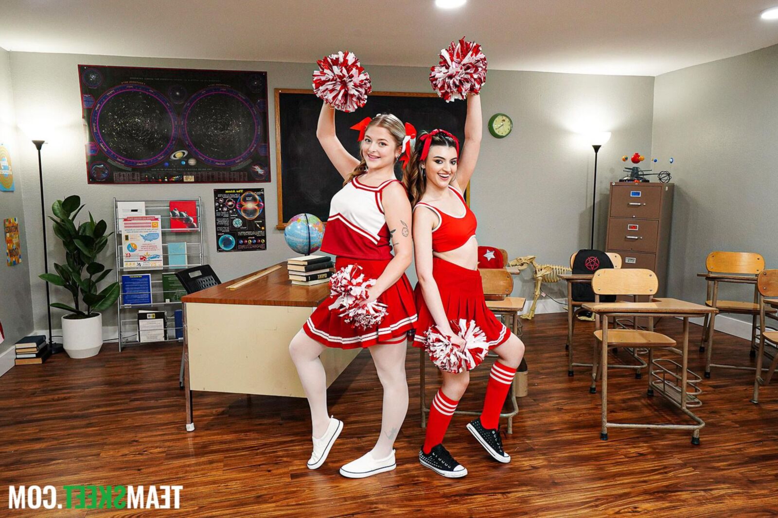 Jill Taylor Yo, Julia James Yo the Cheerleaders Fate cremoso