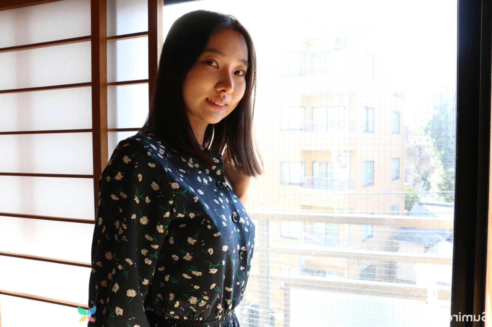 彼女のおっぱいは、彼女がトップにいるとき、彼女のおっぱいを完璧に見せます