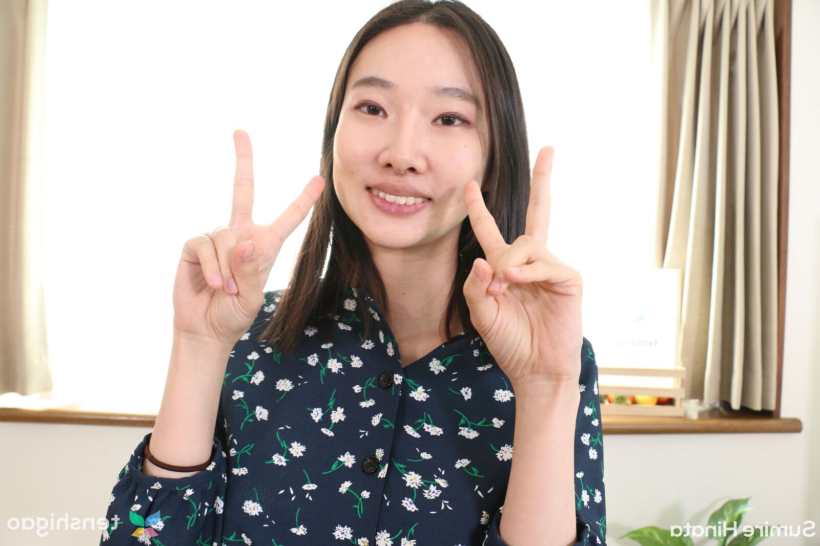 彼女のおっぱいは、彼女がトップにいるとき、彼女のおっぱいを完璧に見せます
