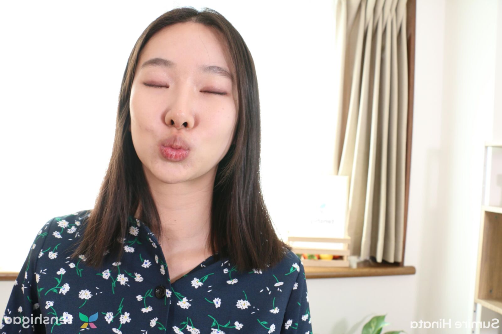 彼女のおっぱいは、彼女がトップにいるとき、彼女のおっぱいを完璧に見せます
