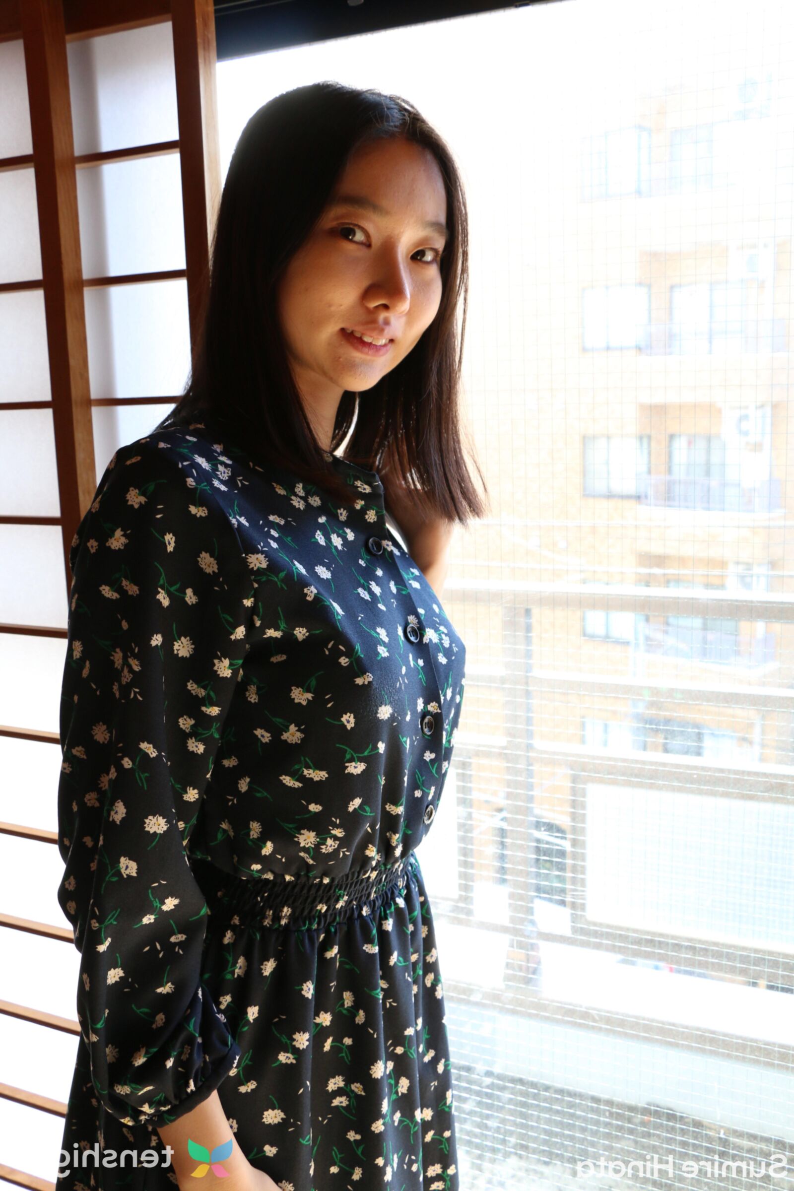 彼女のおっぱいは、彼女がトップにいるとき、彼女のおっぱいを完璧に見せます