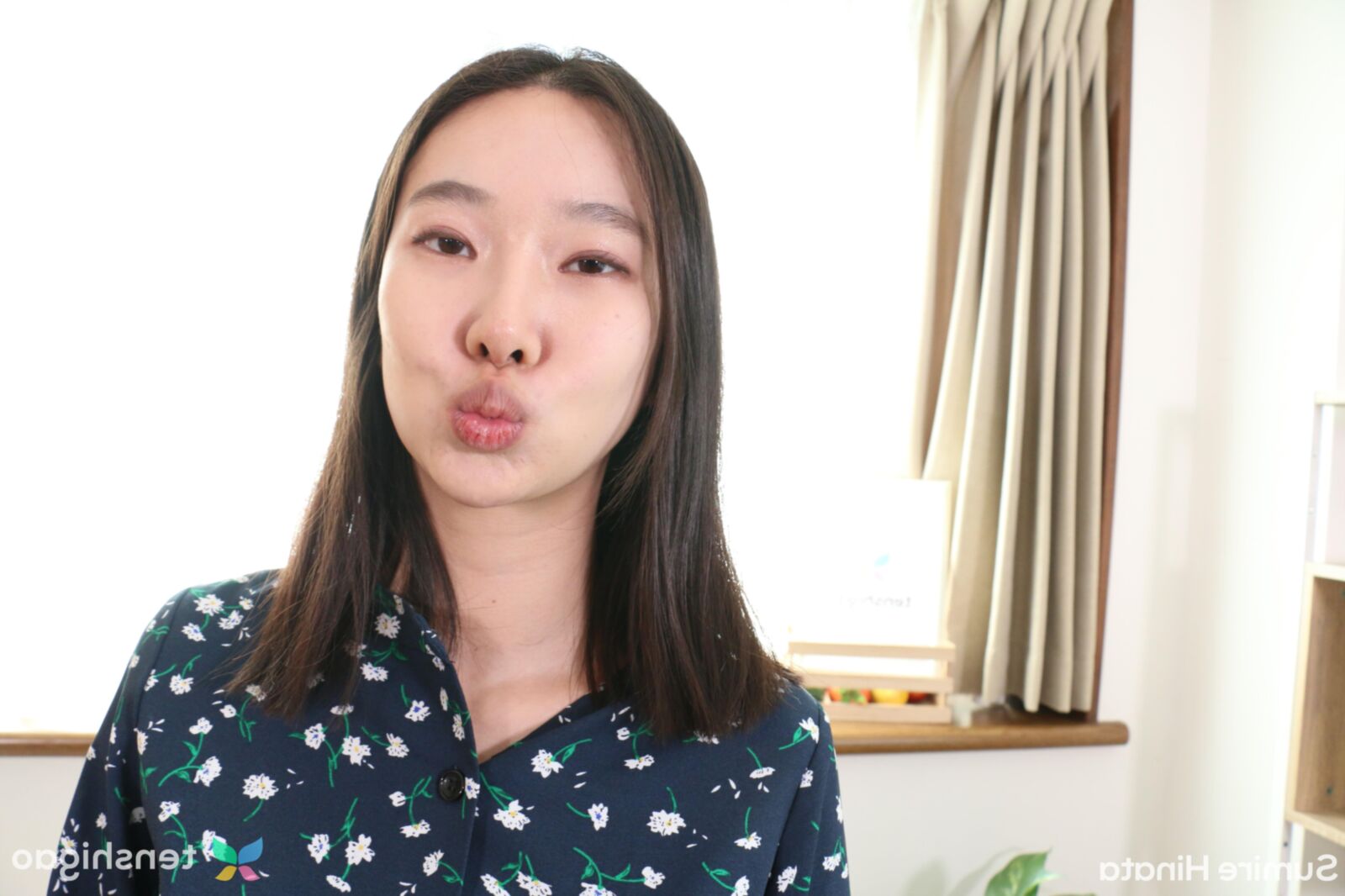 彼女のおっぱいは、彼女がトップにいるとき、彼女のおっぱいを完璧に見せます