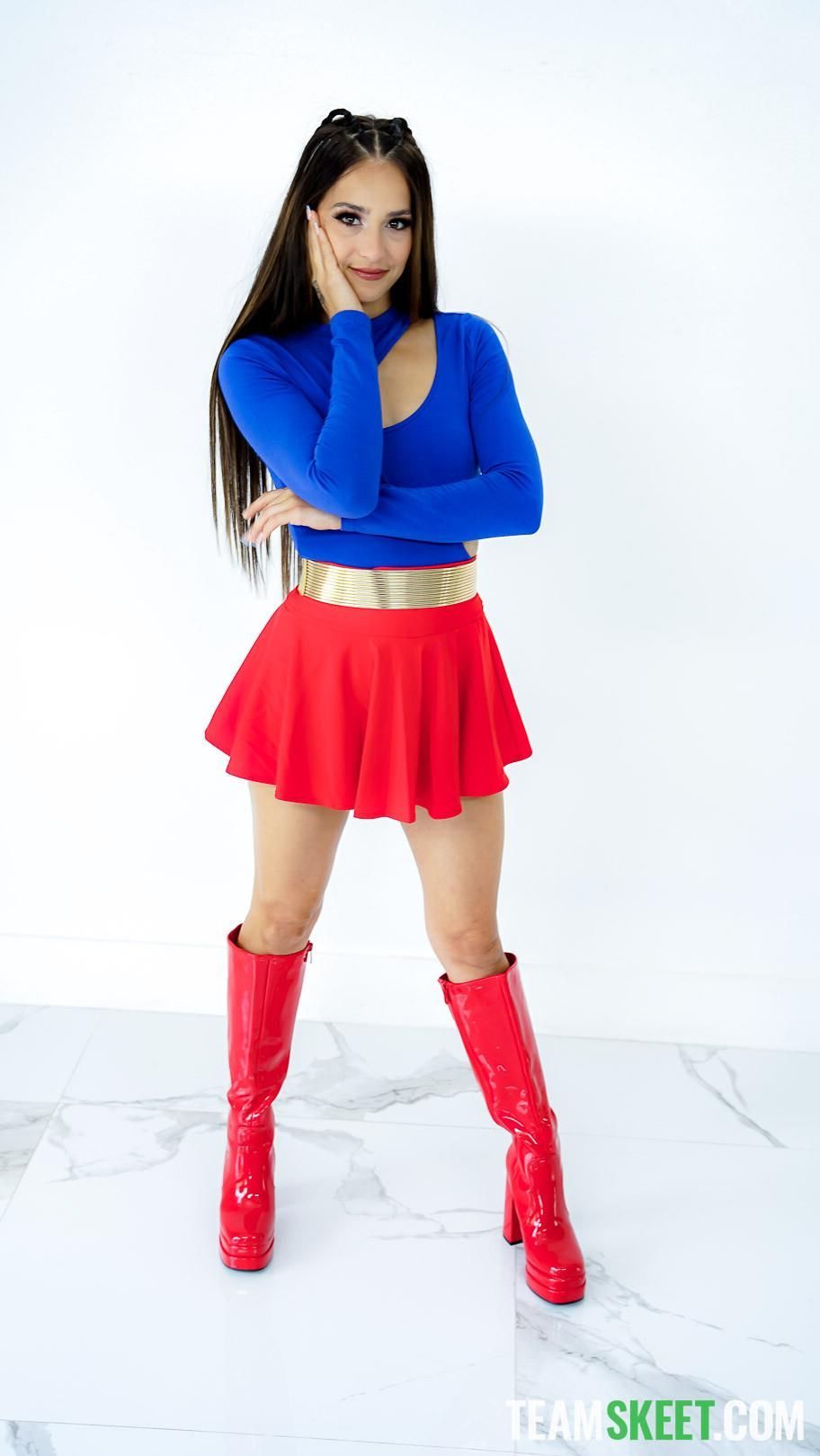 Sofie Reyez yo Tiny Superhero