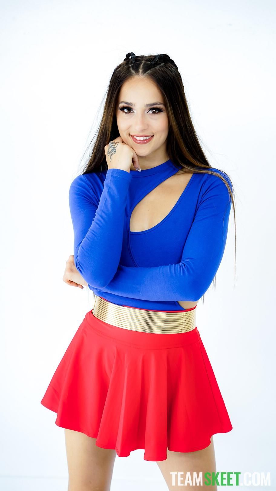 Sofie Reyez yo Tiny Superhero