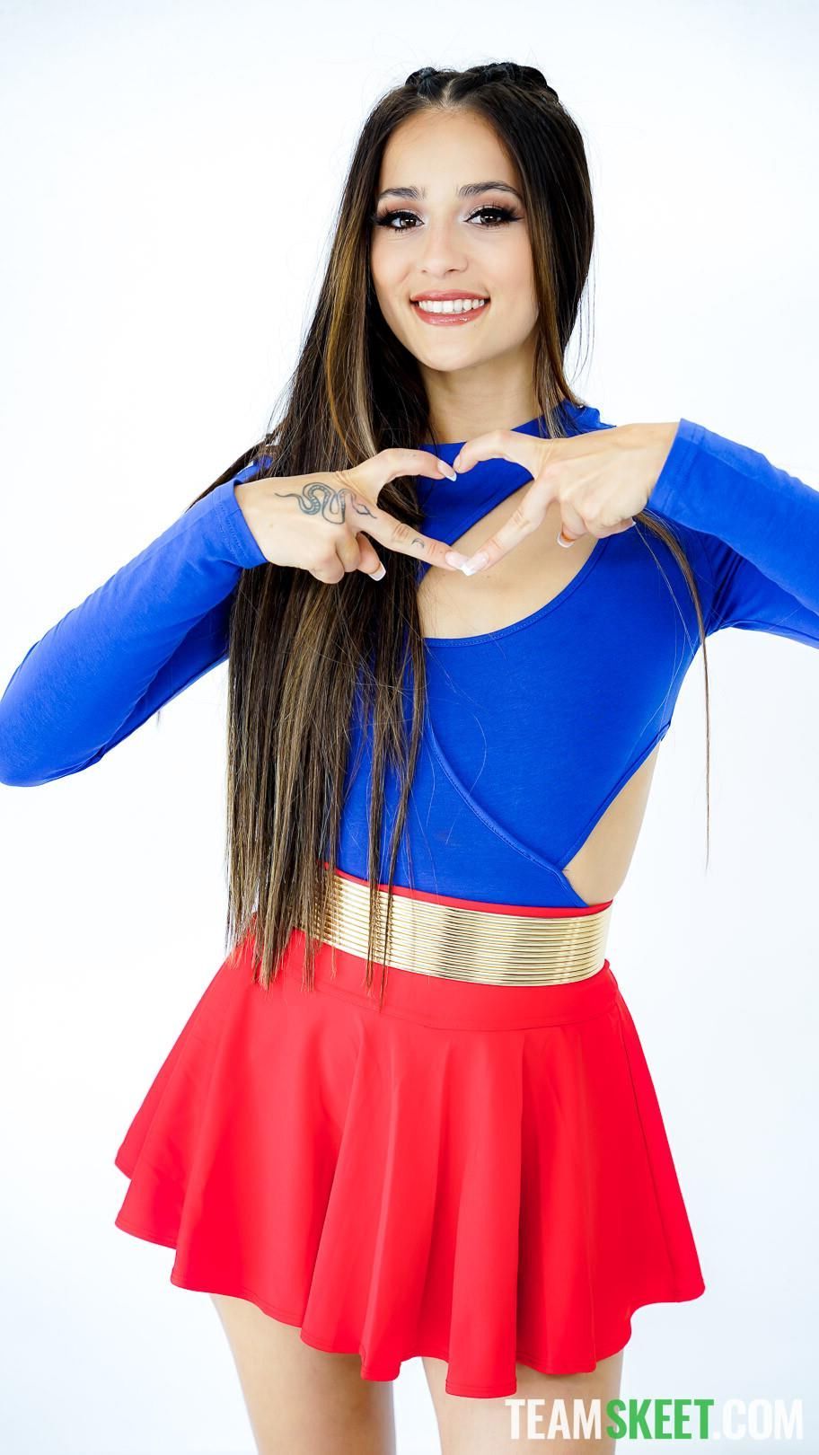 Sofie Reyez yo Tiny Superhero