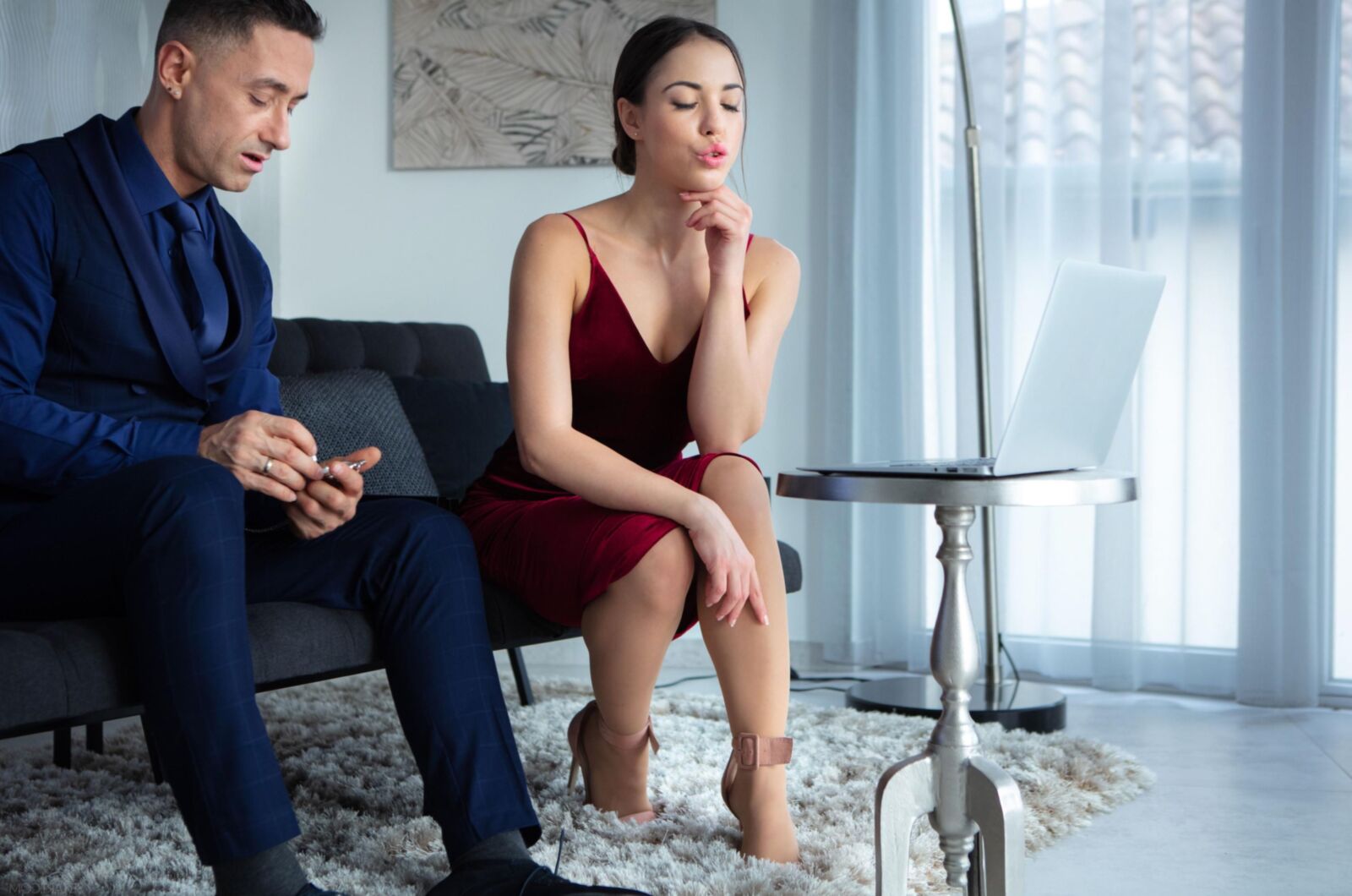 sexart anastasia brokelynはITの男を誘惑します
