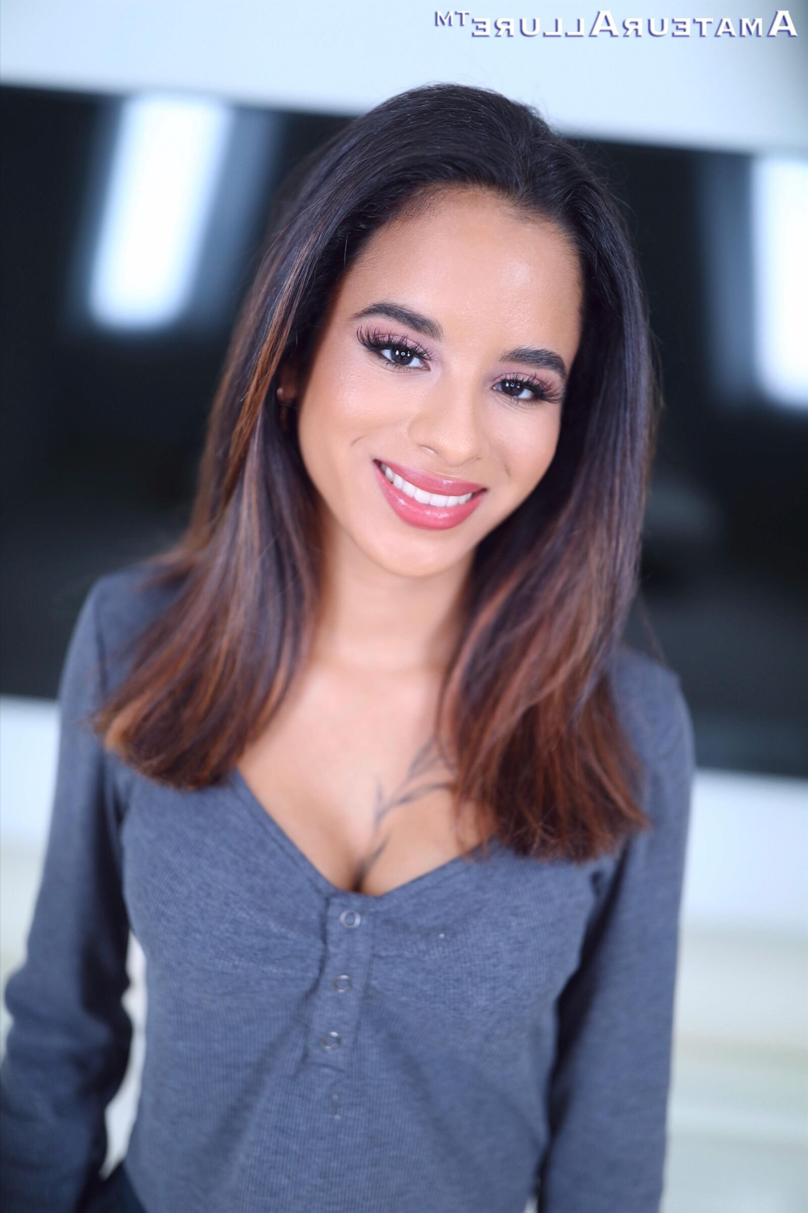 Isabella Jules, Petite Sexy Latina aime plaire