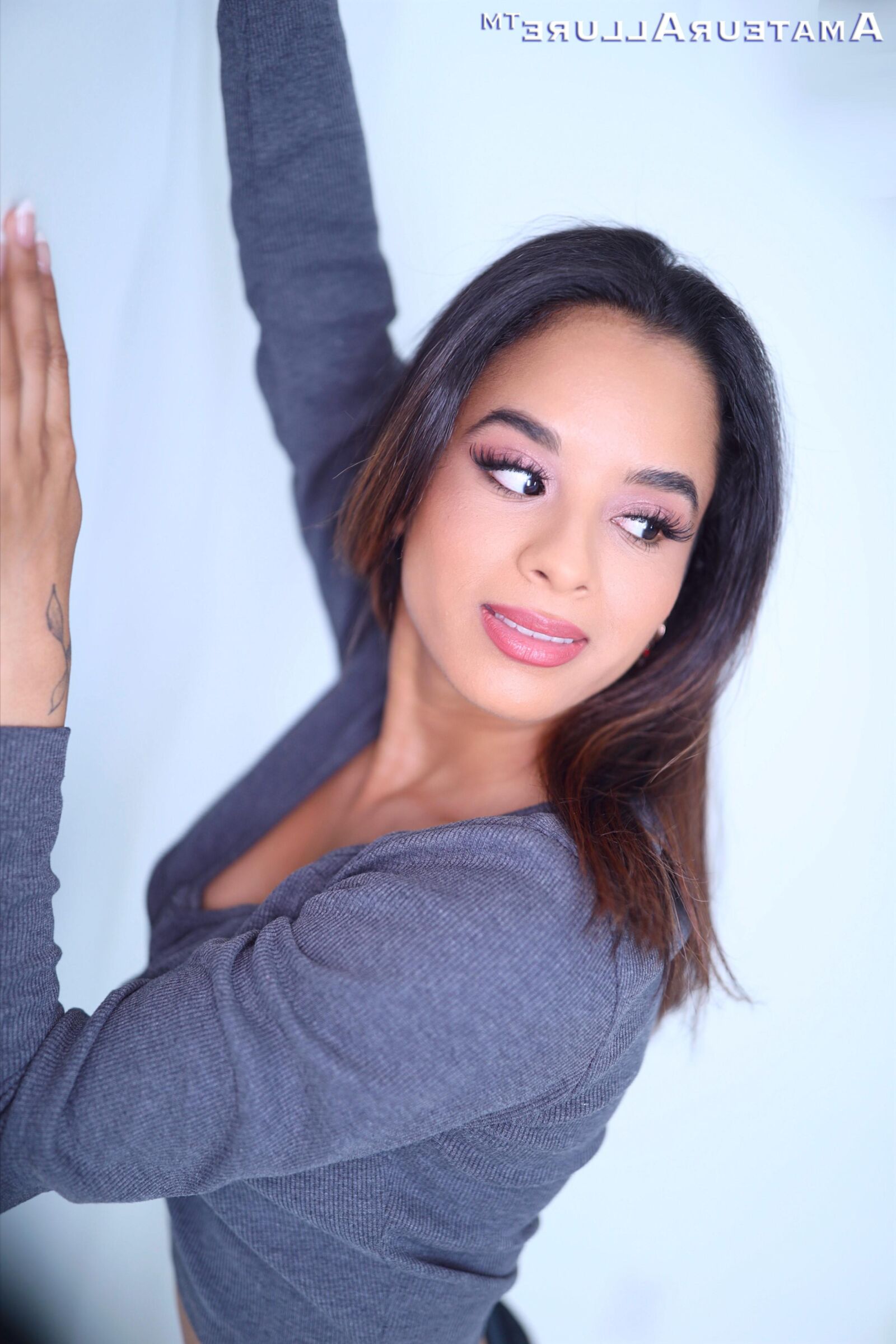 Isabella Jules, Petite Sexy Latina aime plaire