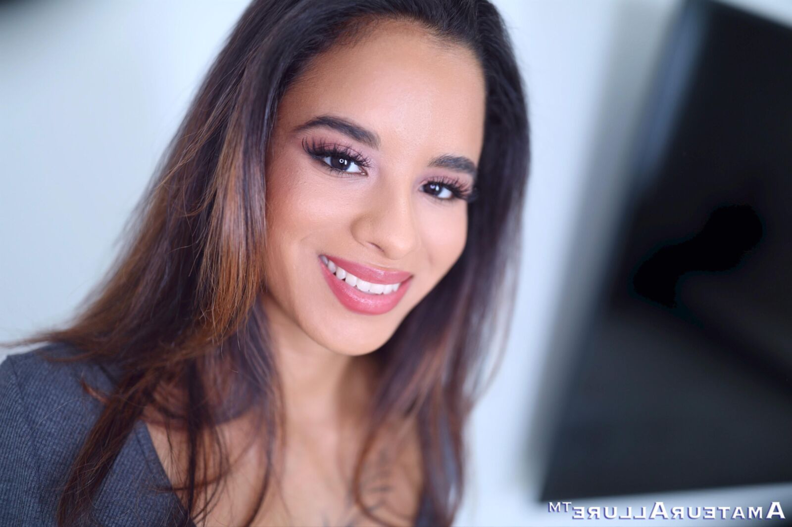 Isabella Jules, Petite Sexy Latina aime plaire