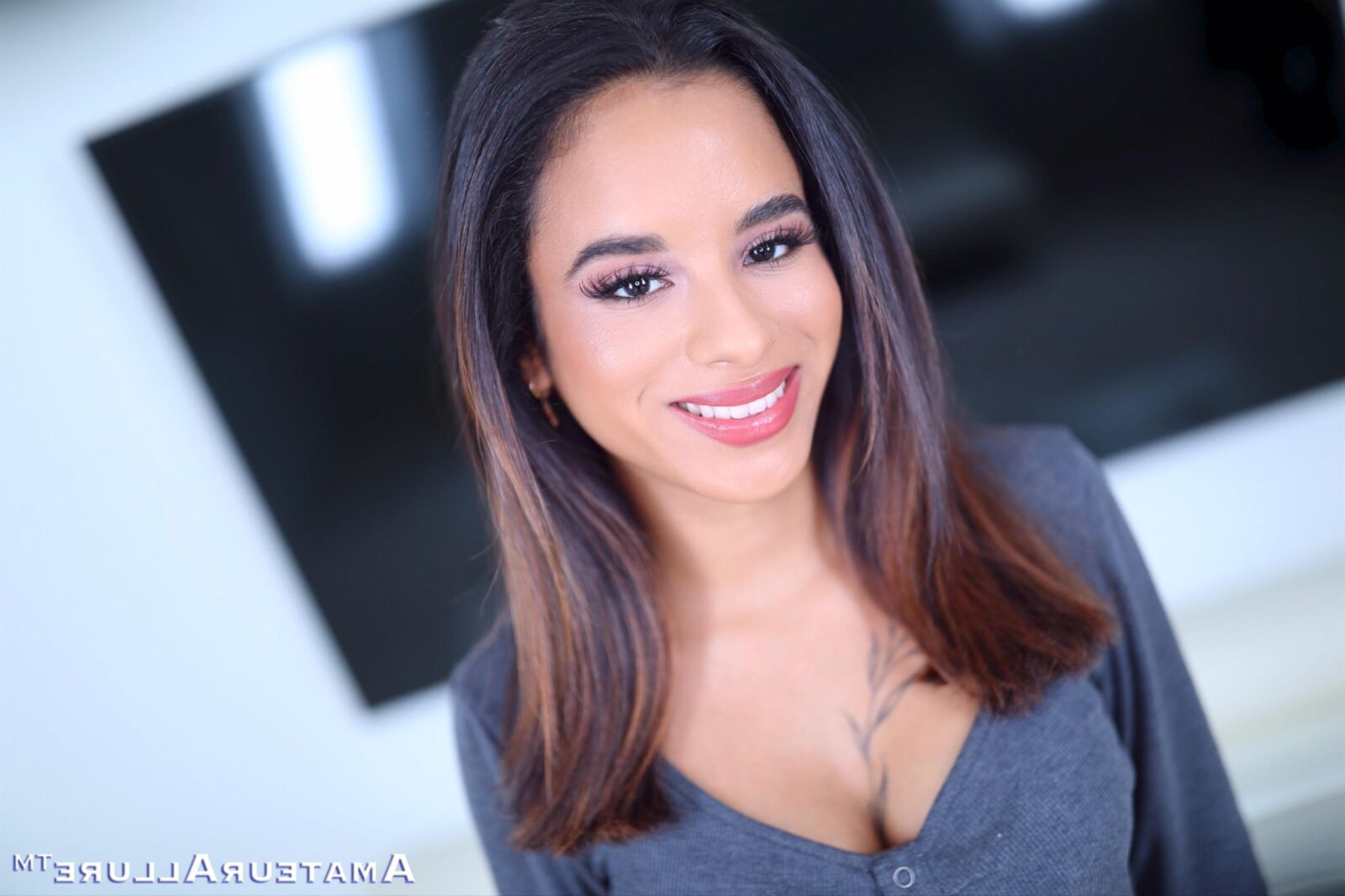 Isabella Jules, Petite Sexy Latina aime plaire