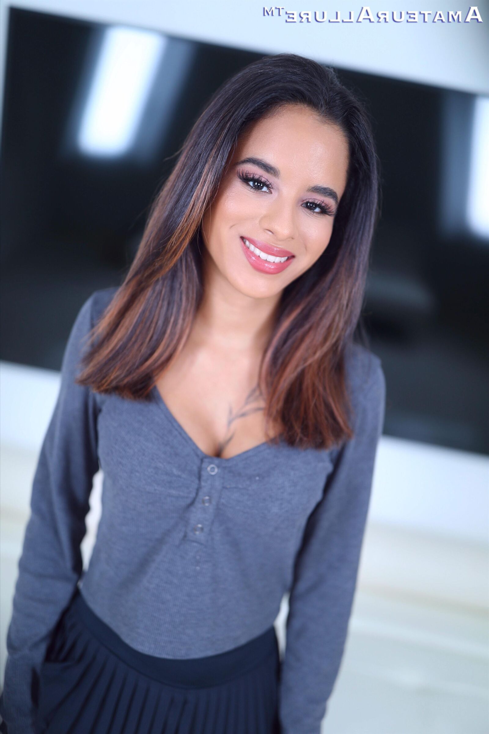 Isabella Jules, Petite Sexy Latina aime plaire