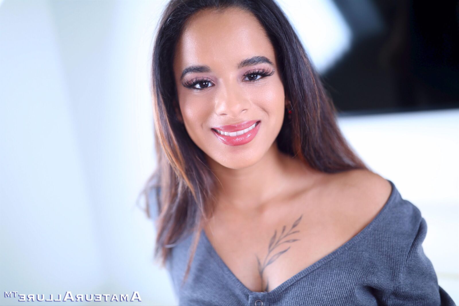 Isabella Jules, Petite Sexy Latina aime plaire