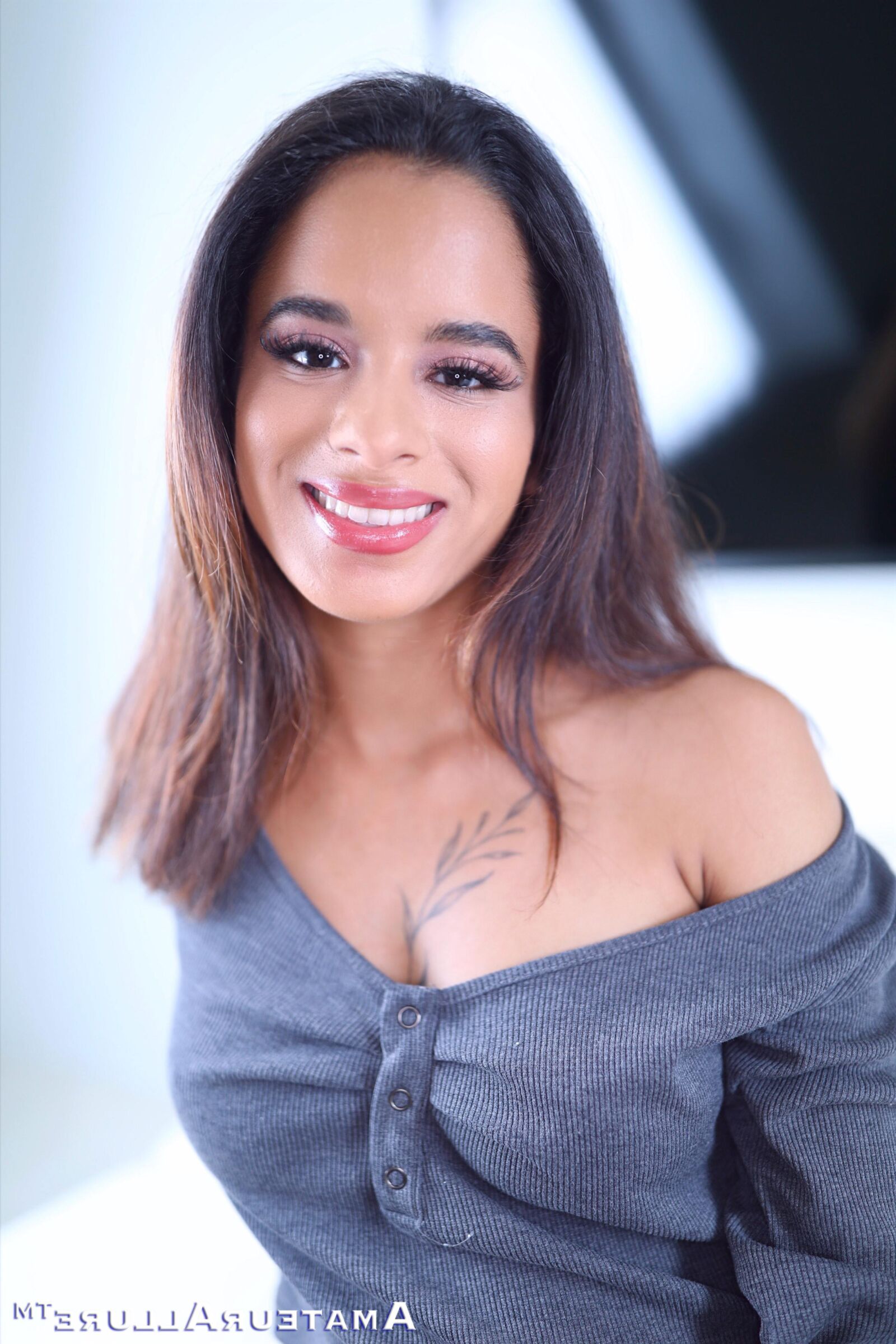 Isabella Jules, Petite Sexy Latina aime plaire