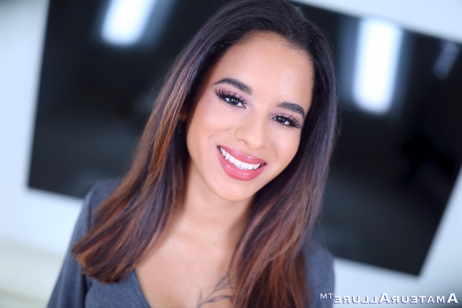 Isabella Jules, Petite Sexy Latina aime plaire