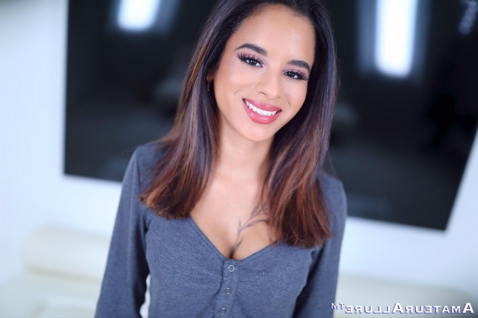 Isabella Jules, Petite Sexy Latina aime plaire