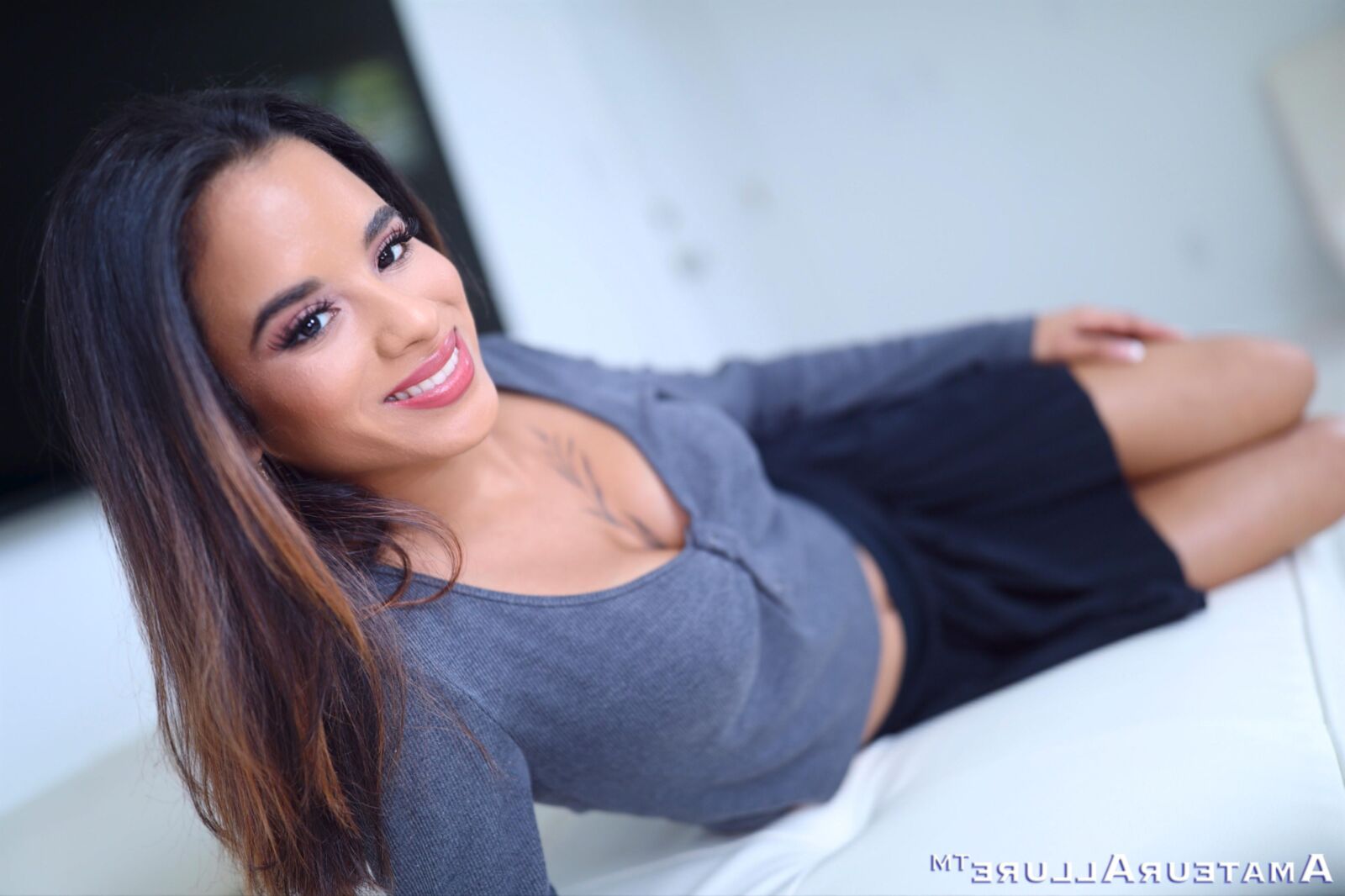 Isabella Jules, Petite Sexy Latina aime plaire