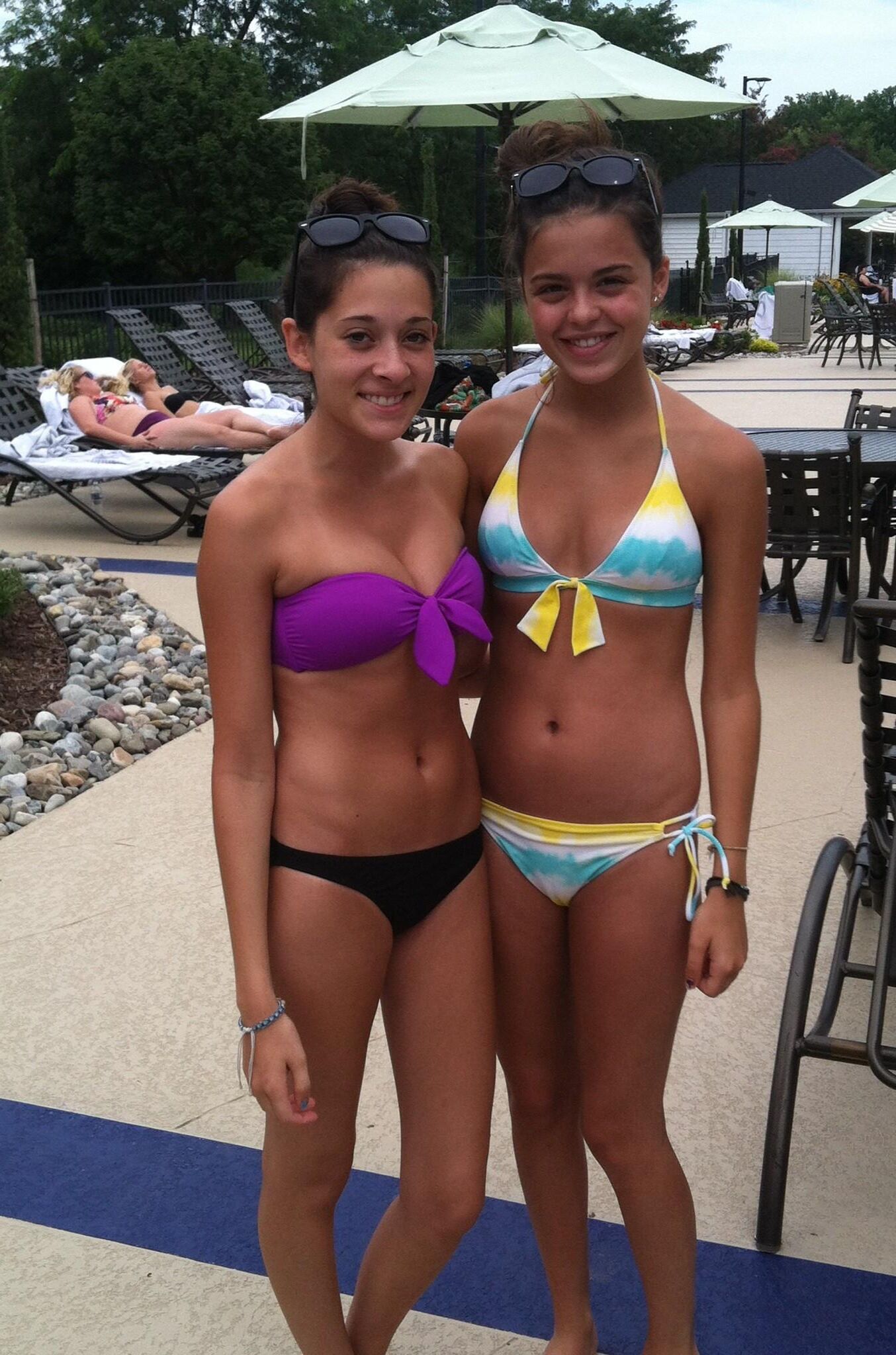 Les adolescents de bikini nn à utiliser comme chaussette r * pe (pas de limites)