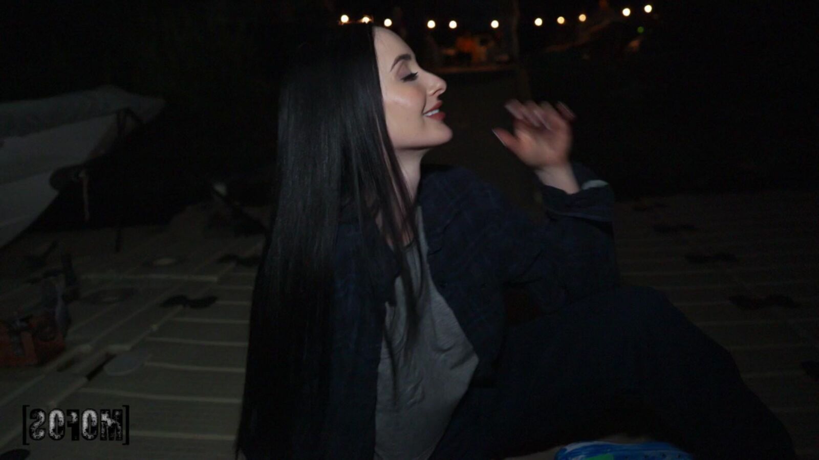 Violet voss yo lancez une tente pour Violet