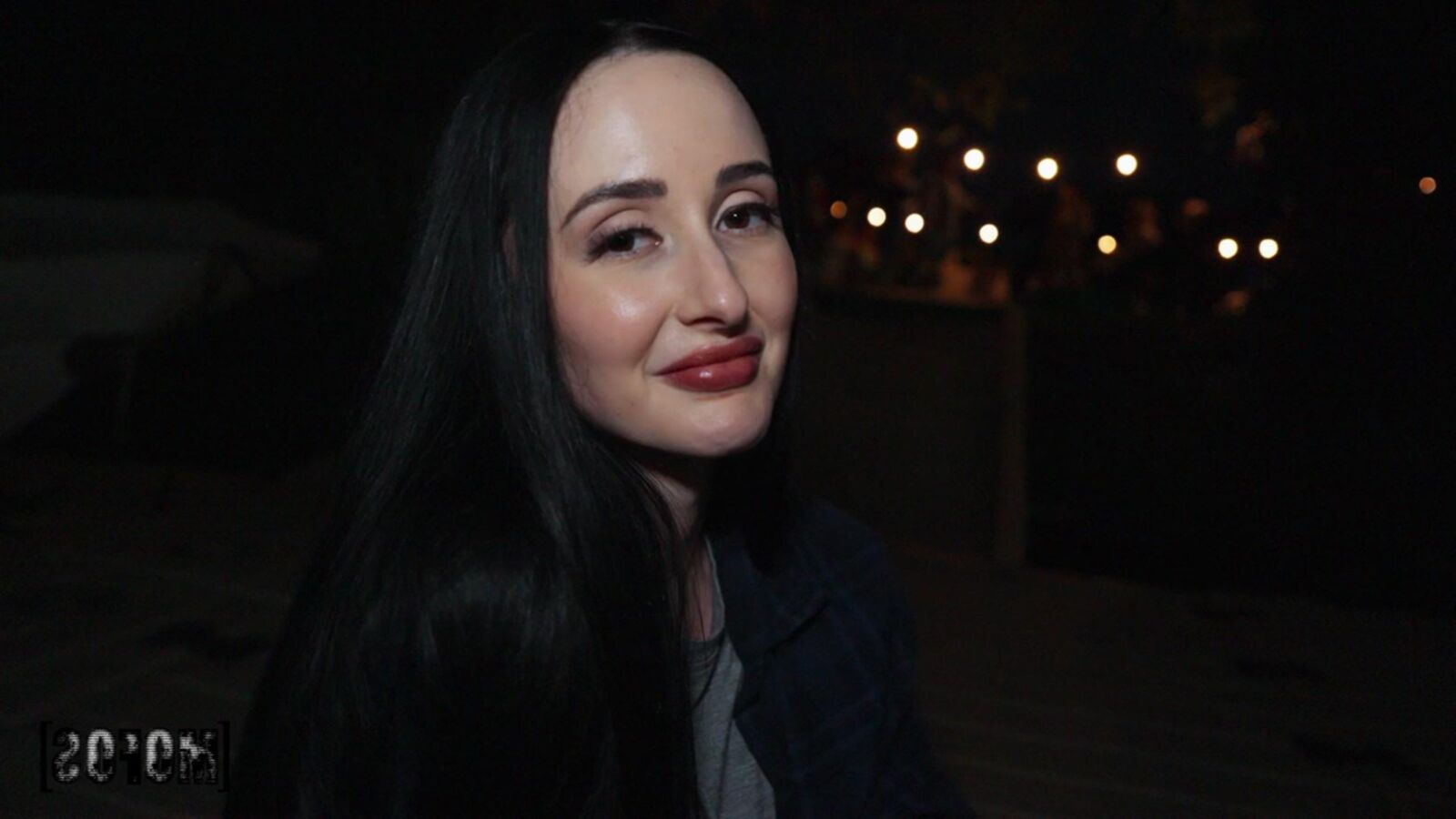 Violet voss yo lancez une tente pour Violet