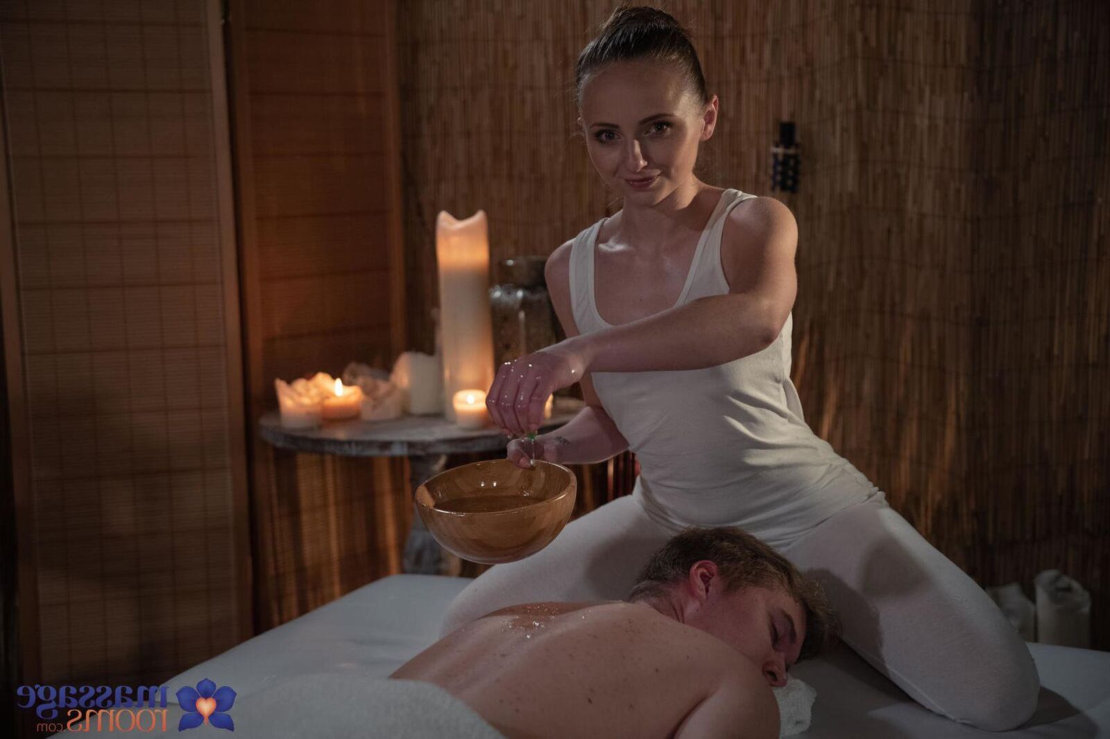 Ladybugloganlech Petitenymphmasseuseoiledandwet