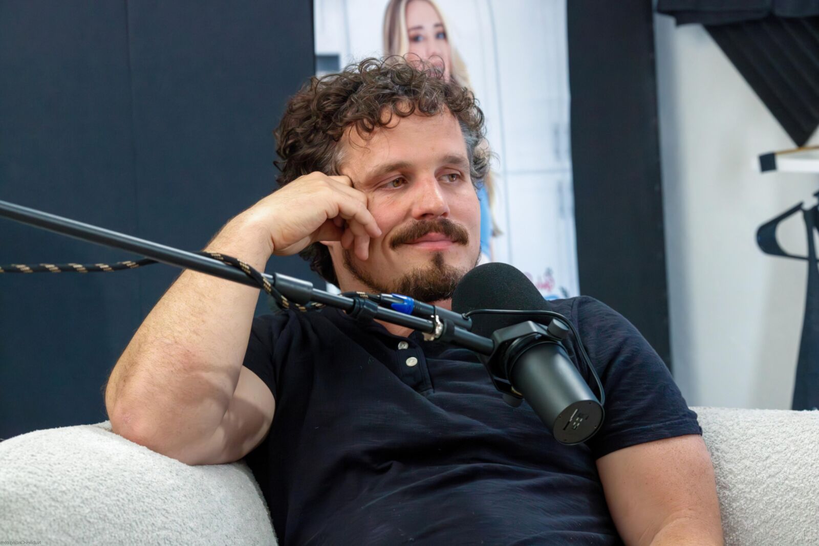 アレックス・コール・ヨー、ヘイリ​​ー・リード・ヨは三人組を楽しんでいます