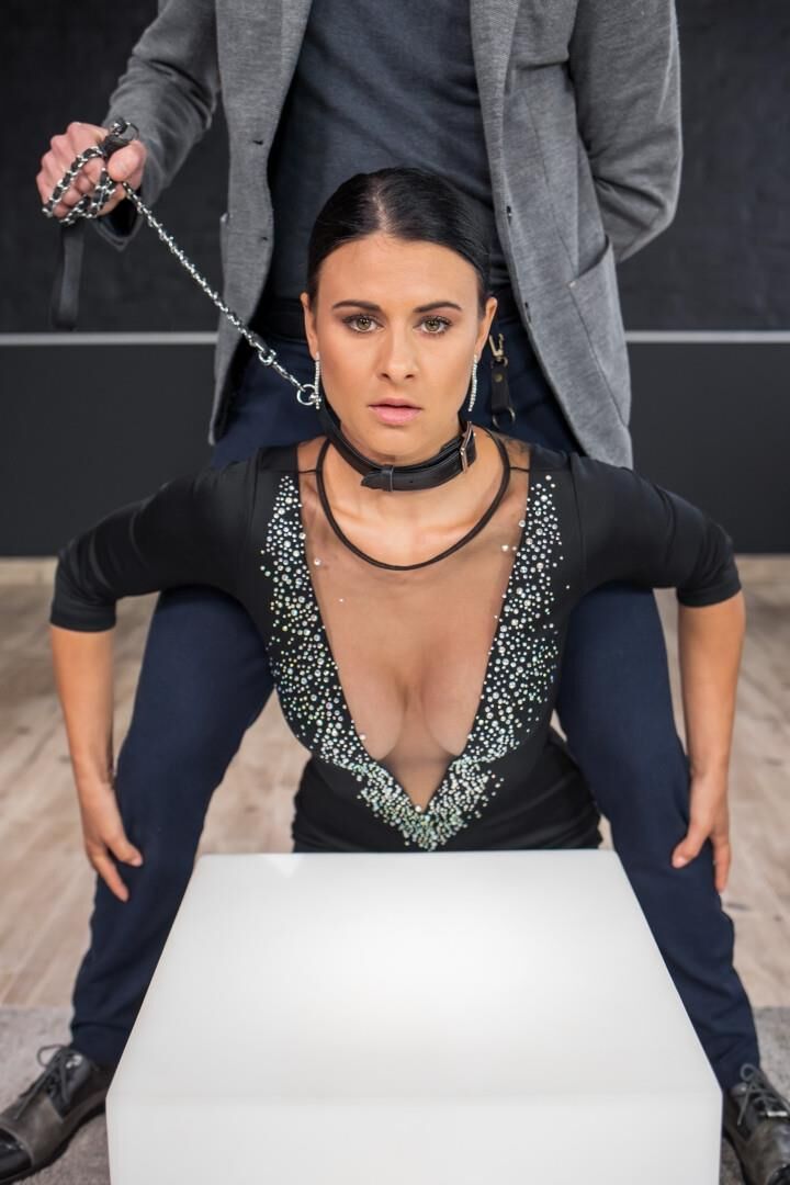 服を着た黒いドレスはすべての写真です