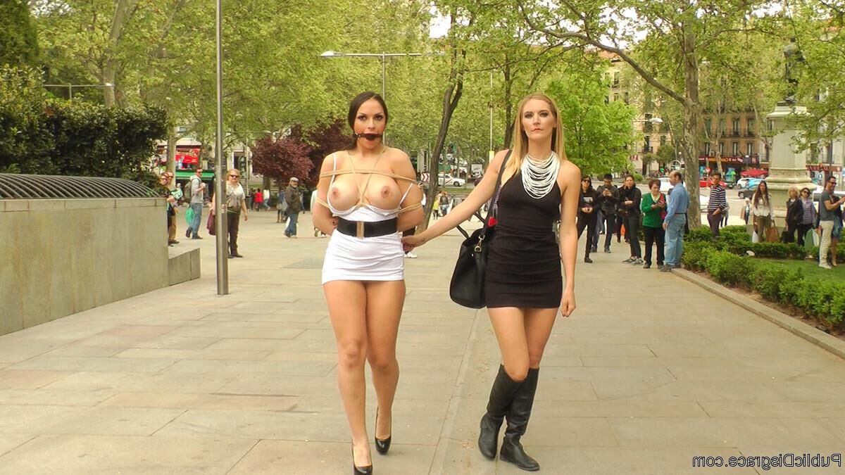 Mona Wales, Marta La Croft
