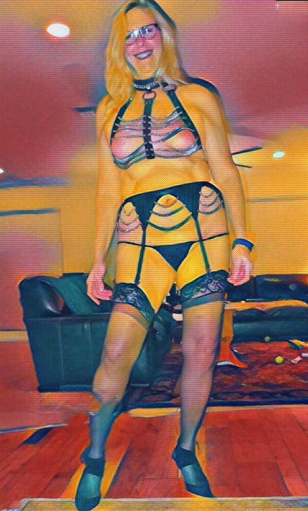 Beth The Hot Sexy MILF#