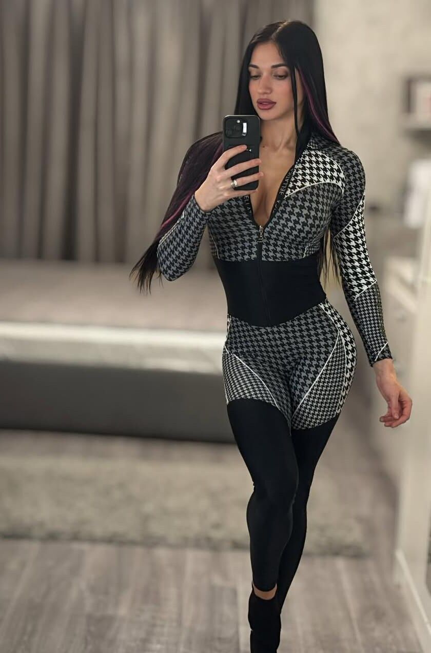 Russian bodybuilder bimbo...NO LIMITS COMMENTS