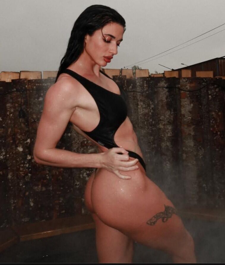 Russian bodybuilder bimbo...NO LIMITS COMMENTS