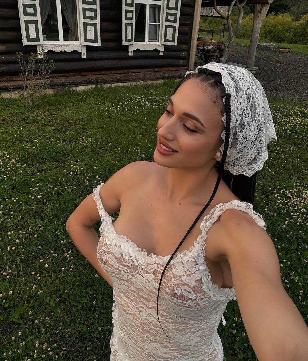 Russian bodybuilder bimbo...NO LIMITS COMMENTS
